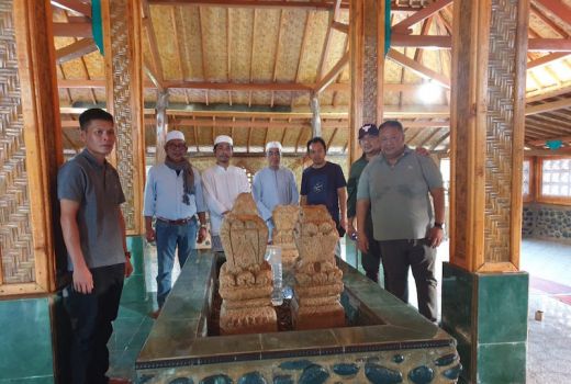 Memburu Benda Gaib di Makam Kiai Mas Mirah Loteng - GenPI.co NTB