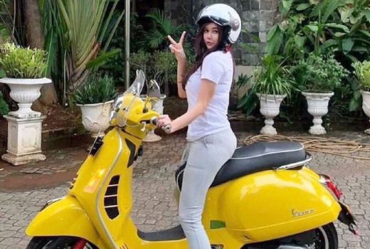 Ternyata Aura Kasih Pernah Jadi SPG Saat SMA - GenPI.co NTB