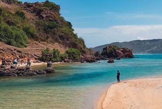 Indahnya Pantai Seger Mandalika dari Atas Bukit - GenPI.co NTB