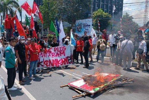 Demo Mahasiswa Mataram Tolak Kenaikan BBM Ricuh - GenPI.co NTB