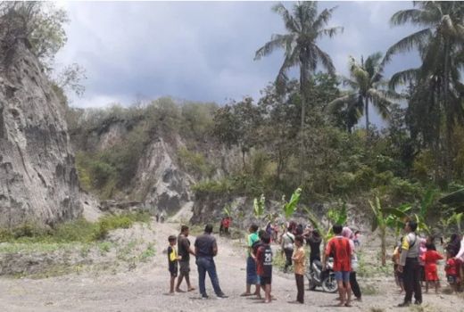 Nenek di Lombok Timur Coba Bunuh Diri dengan Lompat dari Tebing - GenPI.co NTB