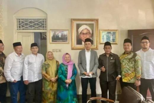 TGB Datangi Ponpes Bahrul Ulum Tambak Beras Jatim - GenPI.co NTB