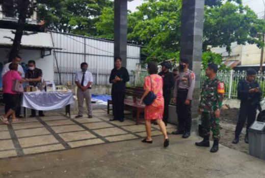 Personel Gabungan Jaga Ibadah Natal di Gereja Mataram - GenPI.co NTB