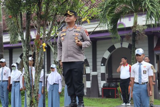 Kapolres Lombok Tengah Imbau Pelajar Tertib Lalu Lintas - GenPI.co NTB