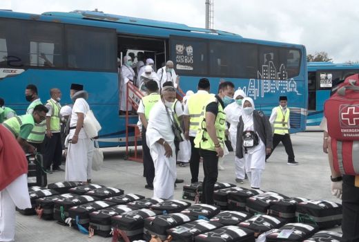 4.499 Jemaah Haji NTB Terbang Menggunakan Pesawat Boeing 777-300ER - GenPI.co NTB