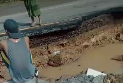 Belum Sebulan, Jalan By Pass Mandalika Bandara Rusak - GenPI.co NTB