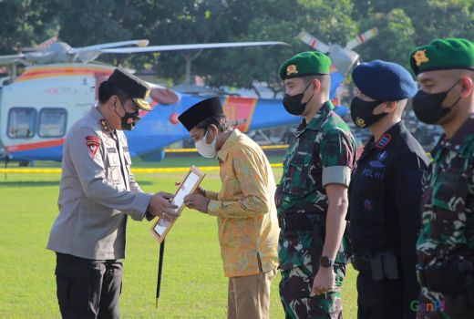 Mantap, Bupati Loteng Terima Sejumlah Penghargaan - GenPI.co NTB