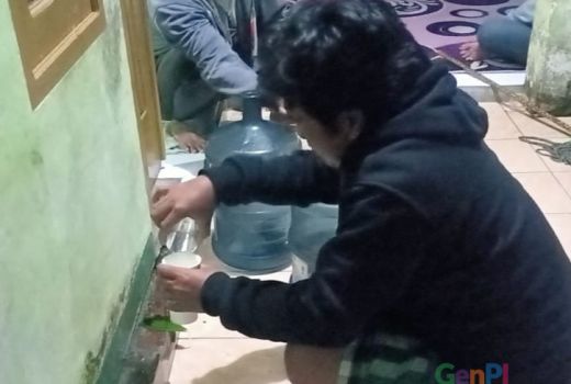 Bikin Kaget, Rumah Warga di Mantang Semburkan Air Ajaib - GenPI.co NTB