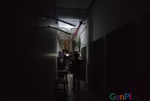 Sudah Dua Minggu Pedagang Pasar Renteng Jualan Gelap-gelapan - GenPI.co NTB