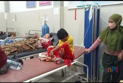 Makan Nasi Bungkus, Puluhan Orang di Loteng Dibawa ke Puskesmas - GenPI.co NTB