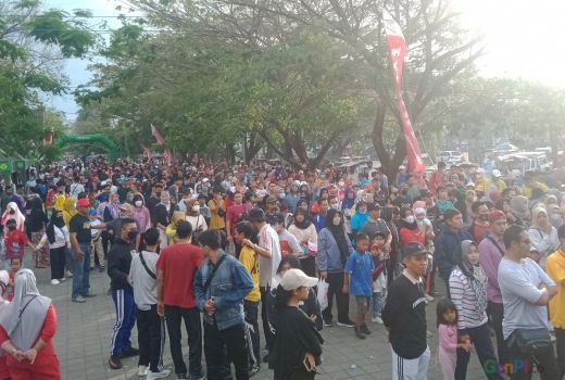 Ribuan Warga Loteng Ikut Jalan Sehat Berhadiah Umrah - GenPI.co NTB