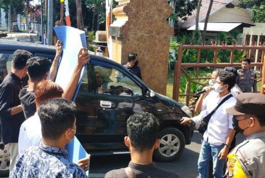 Protes Soal DAK, Kelompok Ini Demo Dikbud NTB - GenPI.co NTB
