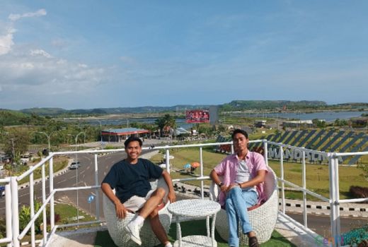 Nongkrong Asyik Sembari Nikmati View Sirkuit Mandalika - GenPI.co NTB