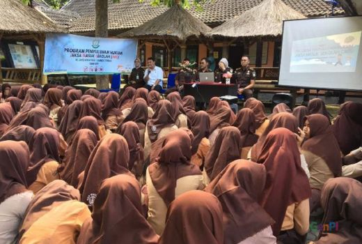 Jaksa di Lombok Tengah Masuk ke Sekolah, Ada Apa? - GenPI.co NTB