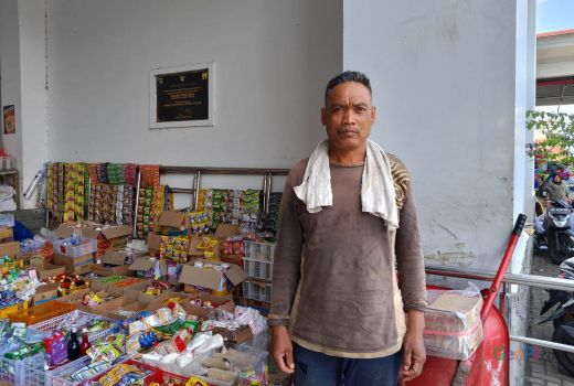 Oase Ramadan 2023: Muhtar Jadi Buruh Angkut di Pasar demi Keluarga - GenPI.co NTB
