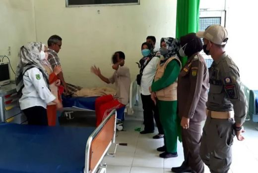 Orang Gila Ngamuk di Indragiri Hilir, Bikin Warga Cemas - GenPI.co RIAU