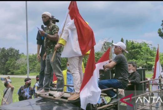 Demonstrasi di Kantor Bupati Siak Panas, Massa Kecewa Berat - GenPI.co RIAU