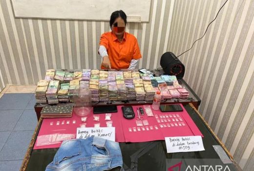 Perbuatan Terlarang, Ibu Muda Tunjuk Uang Ratusan Juta, Tuh Lihat - GenPI.co RIAU