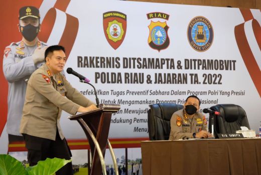 Polisi Harus Santun, Kapolda Riau Ingatkan Hukum Karma - GenPI.co RIAU