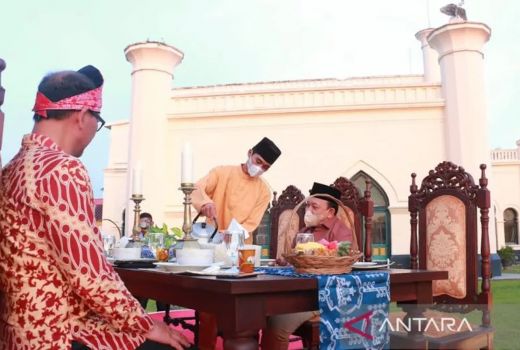 Wakil Bupati Siak Larang Restoran Naikkan Harga Gila-gilaan - GenPI.co RIAU