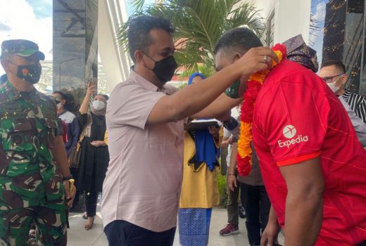 Ratusan Turis Malaysia ke Riau, Ditaburi Beras Kunyit - GenPI.co RIAU