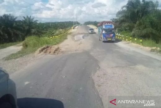 5 Rekanan Proyek Jalan di Riau Diputus Kontrak - GenPI.co RIAU