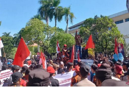 Ribuan Orang Demo Tuntut Usut Dalang Korupsi Siak - GenPI.co RIAU