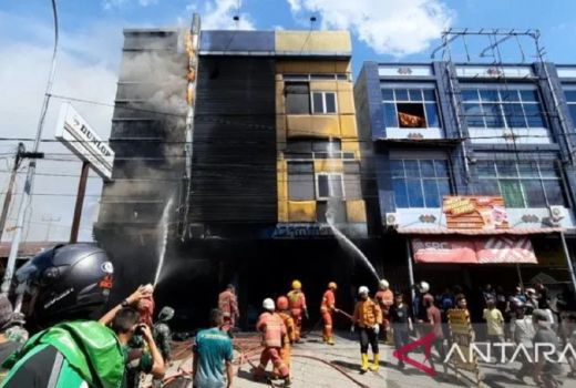 Ruko 3 Lantai di Pekanbaru Terbakar, Ini Penyebabnya - GenPI.co RIAU