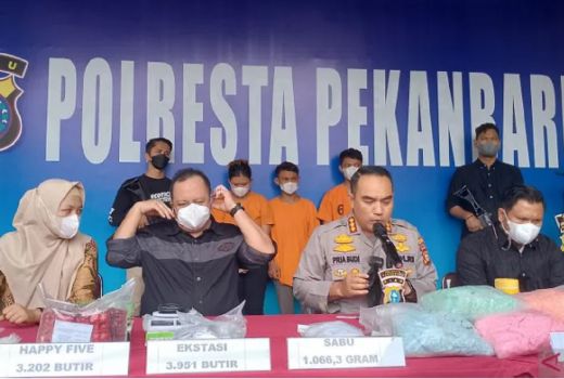 Kedok Jual Baju, Pasutri di Pekanbaru Jadi Pengedar - GenPI.co RIAU