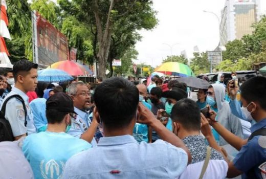 Pengungsi Afghanistan di Riau Demo Kantor Kemenkumham - GenPI.co RIAU
