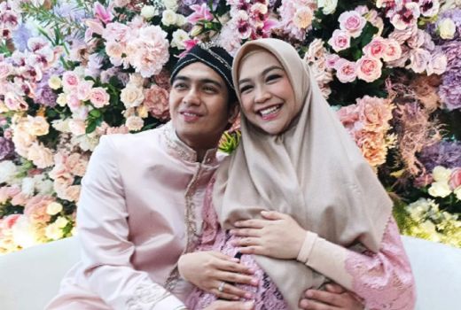 Ria RIcis Melahirkan, Oki Setiana Dewi Malah Sedih - GenPI.co RIAU