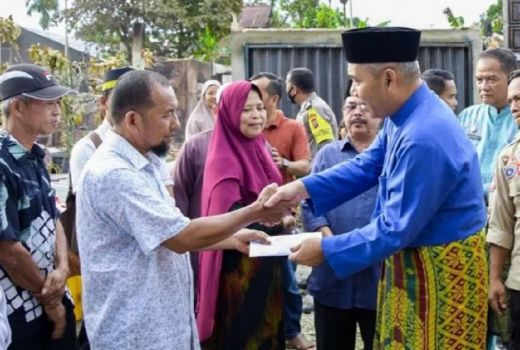 Kunjungi Korban Kebakaran, Ini Pesan Pj Bupati Kampar - GenPI.co RIAU
