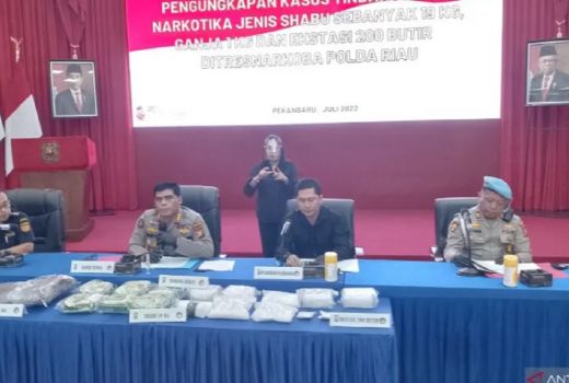 Polda Riau Amankan 200 Pil Ekstasi dan 1 Kg Ganja - GenPI.co RIAU