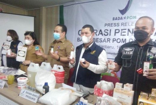 Diedarkan Online, Produsen Kosmetik Ilegal Pekanbaru Dibekuk - GenPI.co RIAU