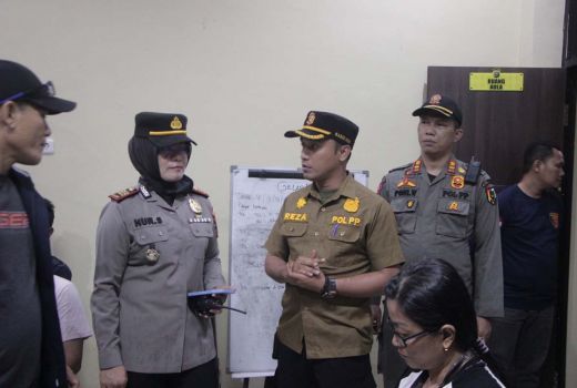 Razia Warung Remang-remang di Pekanbaru, 13 Wanita Terjaring - GenPI.co RIAU