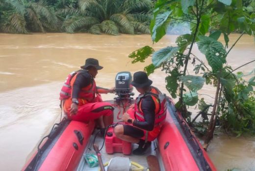 SAR Pekanbaru Cari Bombom yang Tenggelam di Sungai Reteh - GenPI.co RIAU