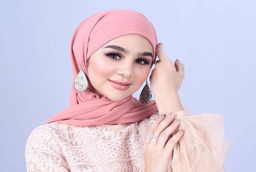 Hana Hanifah Pamer Foto Berhijab, Warganet Beri Pujian - GenPI.co RIAU