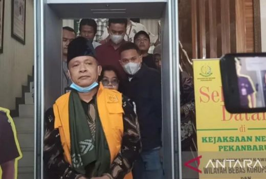 Kasus Korupsi, Mantan Rektor UIN Riau Jalani Sidang Perdana - GenPI.co RIAU