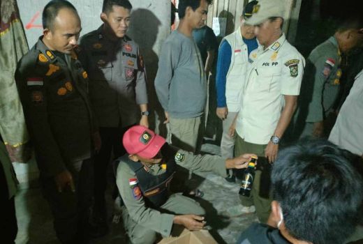Operasi Yustisi, Warung Remang-remang di Kampar Disegel - GenPI.co RIAU