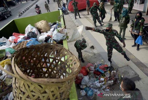 Buang Sampah Sembarangan, Warga Pekanbaru Bakal Disanksi Tipiring - GenPI.co RIAU