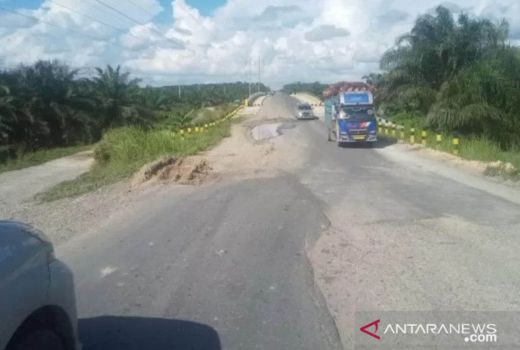 Gegara Truk Kelebihan Tonase, Sejumlah Jalan di Inhu Rusak - GenPI.co RIAU