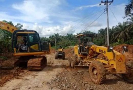 Usai 20 Kepala Desa Mengadu, Jalan Rusak di Inhu Diperbaiki - GenPI.co RIAU
