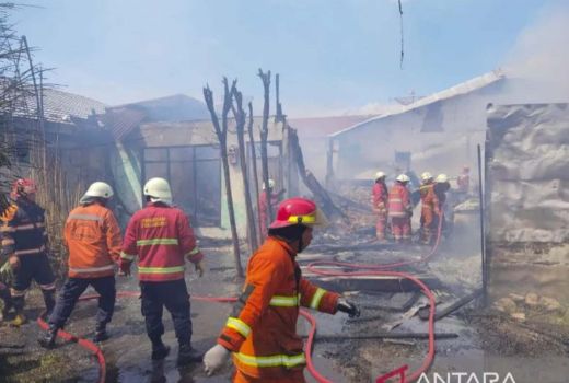 Jinakkan Api di Gudang Tiner, Petugas Damkar Pekanbaru Gugur - GenPI.co RIAU