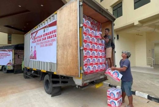 Polda Riau Kirim Logistik ke Pengungsi Korban Gempa Cianjur - GenPI.co RIAU