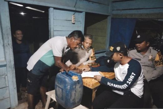 4 Hari Razia, Polres Indragiri Hulu Sita Ratusan Botol Minuman Keras - GenPI.co RIAU