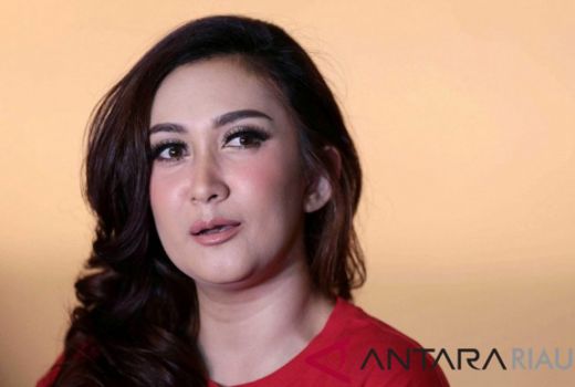 Nafa Urbach Sampaikan Duka Meninggalnya Ibunda Nike Ardilla - GenPI.co RIAU