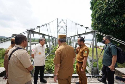 Jembatan Mangkrak di Kampar, Syamsuar Minta Segera Diperbaiki - GenPI.co RIAU