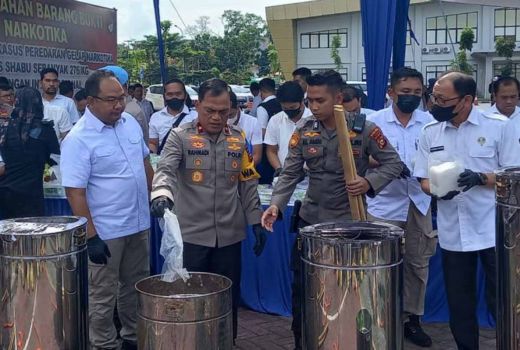 Polda Riau Musnahkan 276 Kg Sabu yang Dipasok dari Malaysia - GenPI.co RIAU