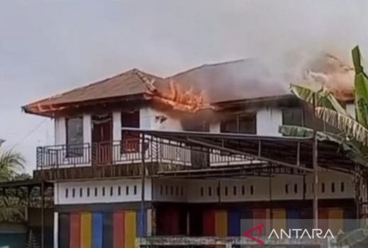Ruko Milik Mantan Anggota DPRD Riau Hangus Terbakar - GenPI.co RIAU