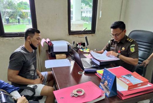 Oknum Polisi Tikam Seniornya hingga Tewas di Riau Segera Disidang - GenPI.co RIAU